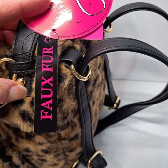 Betsey Johnson Mini Kitsch Faux Fur Cat Leopard Backpack Crossbody & Earbud Case - Picture 5 of 16